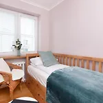 Cozy Pastel Two Bedroom In By Renters Appartement Gdynia