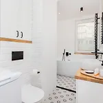 Cozy Pastel Two Bedroom In By Renters Appartement