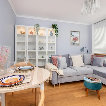 Cozy Pastel Two Bedroom In By Renters Appartement *