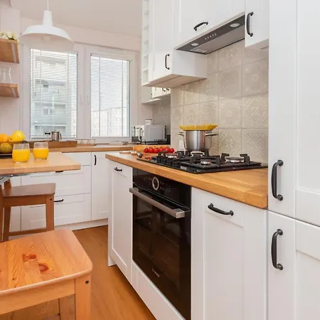 Appartement Cozy Pastel Two Bedroom In By Renters *