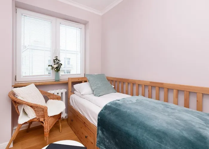 Cozy Pastel Two Bedroom In By Renters 아파트 그디니아