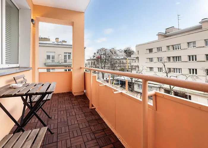 Cozy Pastel Two Bedroom In By Renters *